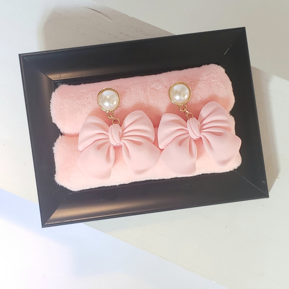 Pink Bow and Pearl Earring